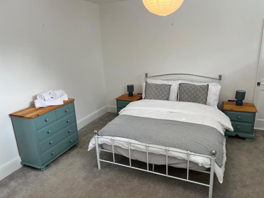 2 Bedroom Cottage In Old Town Swindon Eksteriør bilde