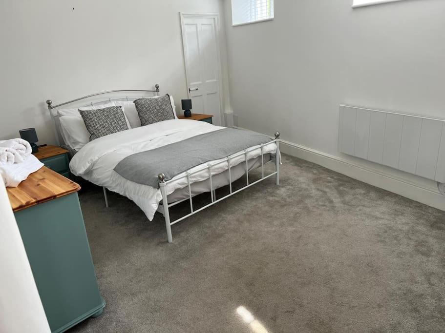 2 Bedroom Cottage In Old Town Swindon Eksteriør bilde