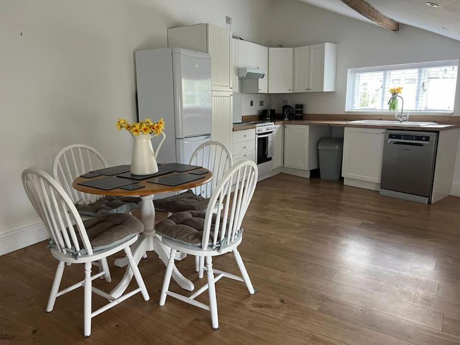 2 Bedroom Cottage In Old Town Swindon Eksteriør bilde