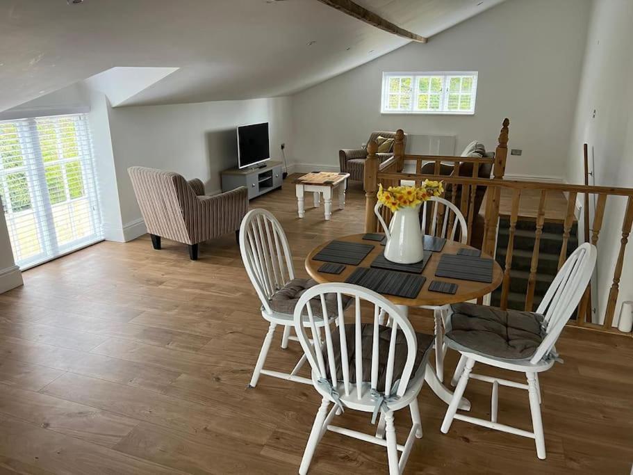 2 Bedroom Cottage In Old Town Swindon Eksteriør bilde